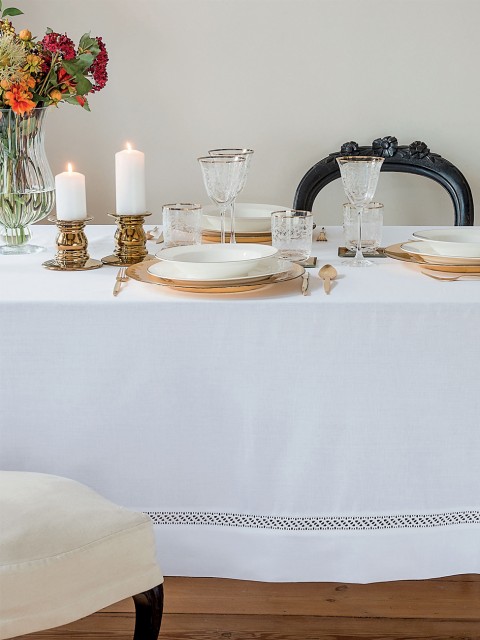 Toalha de mesa com bordado